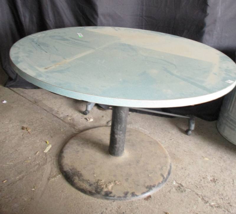 lot 16 image: Round Bar Table 4247 12 Round