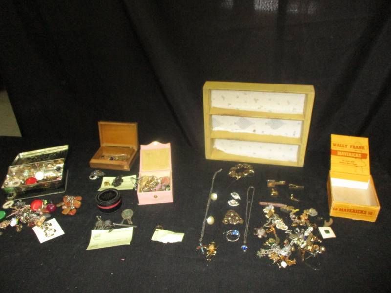 lot 21 image: Misc Jewelry