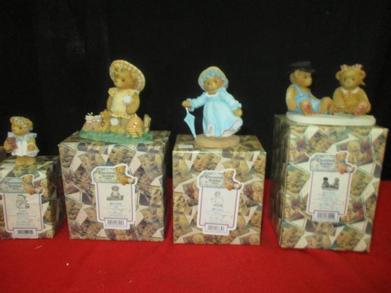lot 44 image: Cherished Teddies