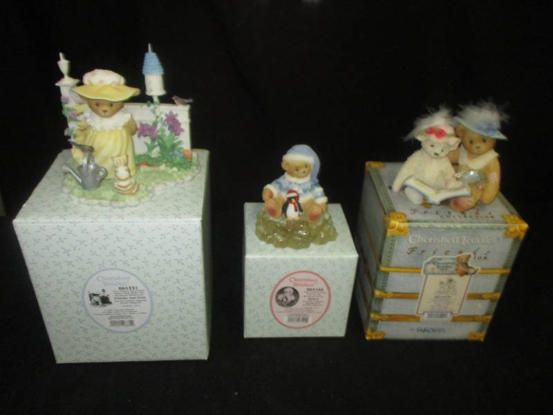 lot 45 image: Cherished Teddies