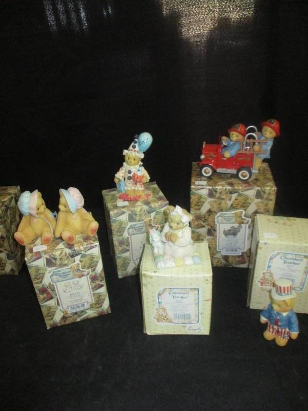 lot 46 image: Cherished Teddies