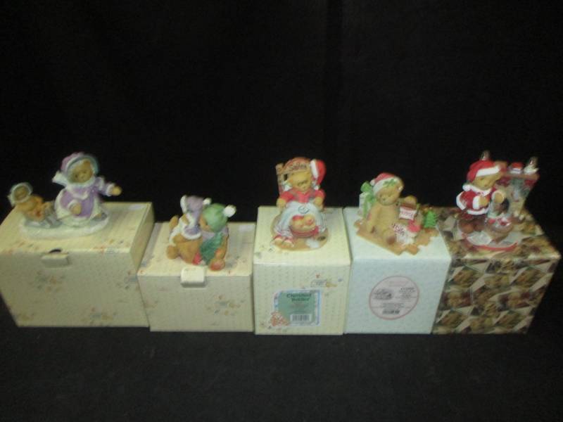 lot 47 image: Cherished Teddies