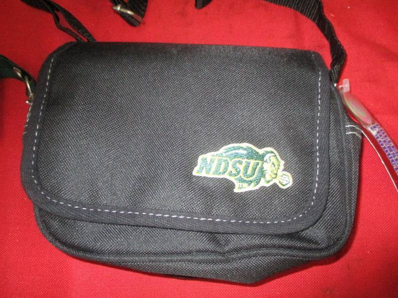 lot 61 image: NDSU Purse Never Used