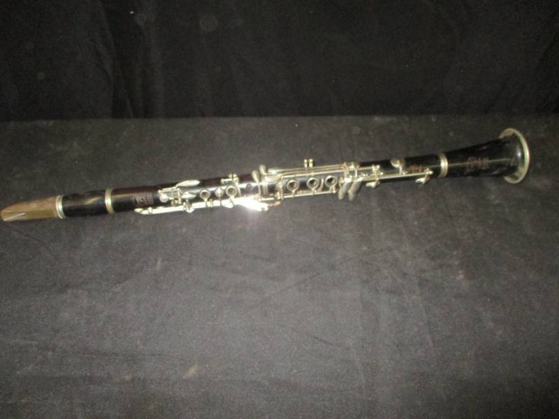 lot 102 image: Signet Special Clarinet
