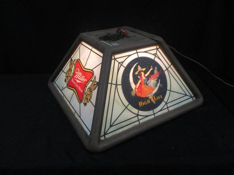 lot 105 image: Nice Miller Lite Bar Light