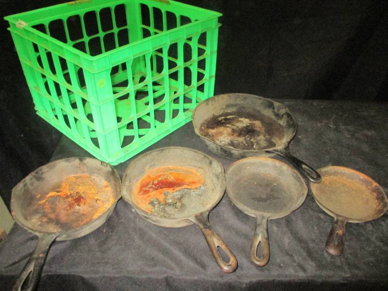 lot 116 image: Cast Iron Fry Pans  10 Wagner, 8 Wagner, 5 Wagner and 5 unmarked also and couple of Smaller 5 12 and #3 They all need some cleanup