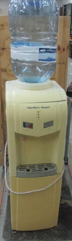 lot 135 image: Hamilton Beach Water Stand, Powers up and light comes on, Not tested as is