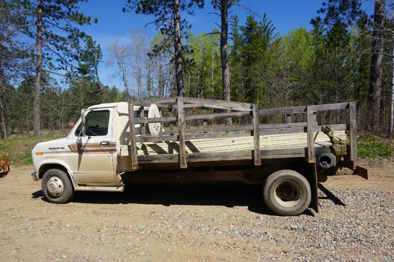 lot 2 image: 1987 FordMallard Econoline 350 1 Ton Flatbed Dually Truck