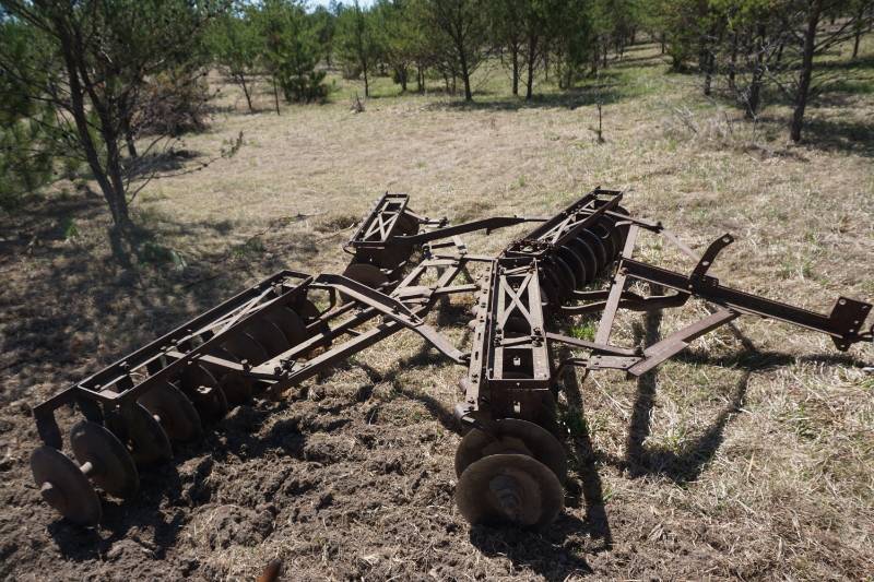 lot 4 image: 10 Pull Behind Disc
