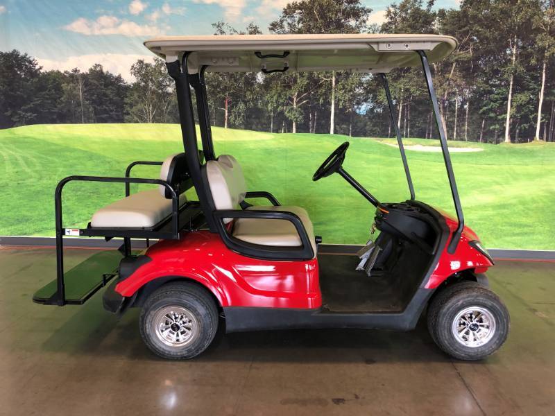 lot 105 image: 2015 Red Gas 4 Passenger Yamaha Golf Cart