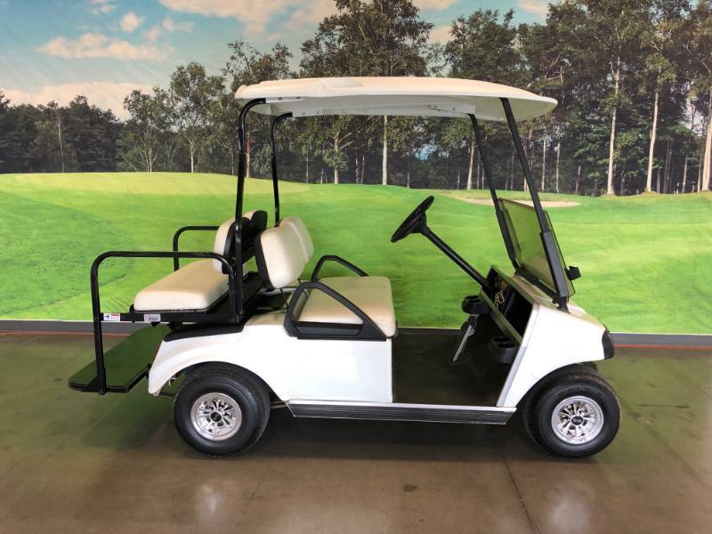 lot 108 image: White Club Car 4 Passenger Electric Golf Cart