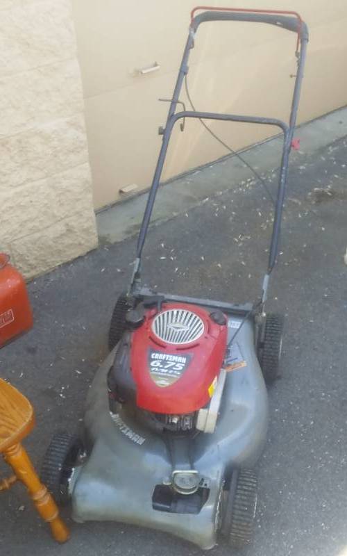 lot 8 image: Craftsman 6.75 HP Mower For Parts Or Repair