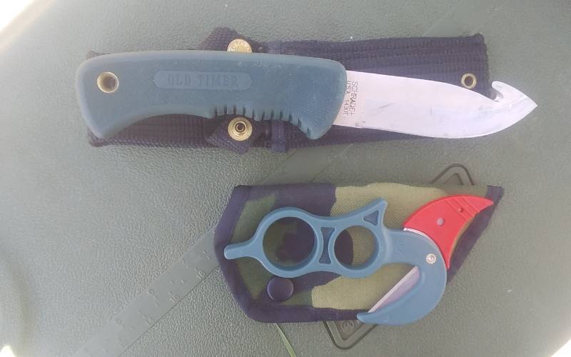 lot 12 image: Shrade Old Timer Hunting Knife, Gut Hook