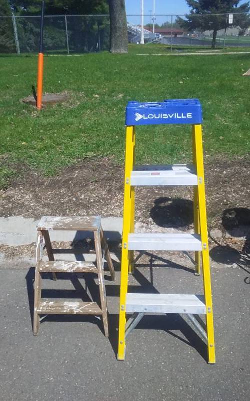 lot 20 image: Louisville 4 Ft. Ladder, Werner 2 Ft. Ladder