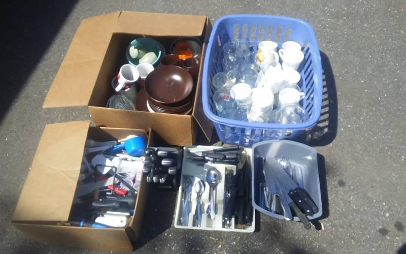 lot 31 image: Large Lot Of Kitchen