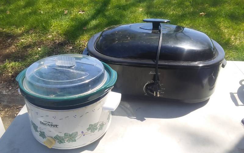 lot 34 image: Sunbeam Electric Roaster, Revival Crock Pot Slow Cooker
