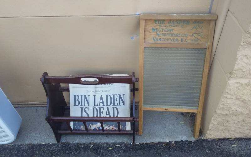 lot 38 image: Glass Wash Board, Magazine Rack