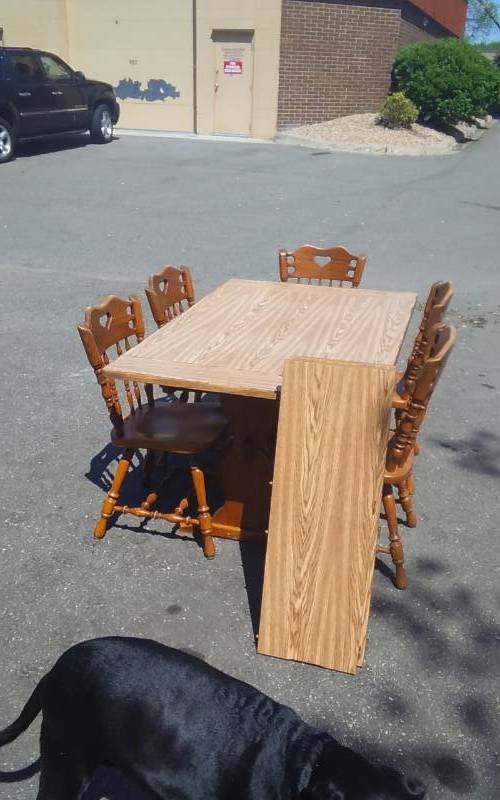 lot 39 image: Kitchen Dining Table With Oak Base, 5 Oak Chairs, 2-Leaves