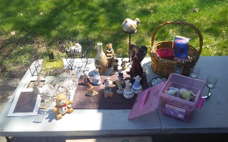 lot 41 image: Lot Of Collectibles