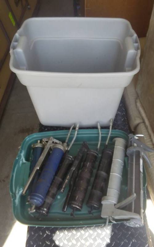 lot 44 image: Tote With Lid Full Of Grease Guns & Caulking Guns