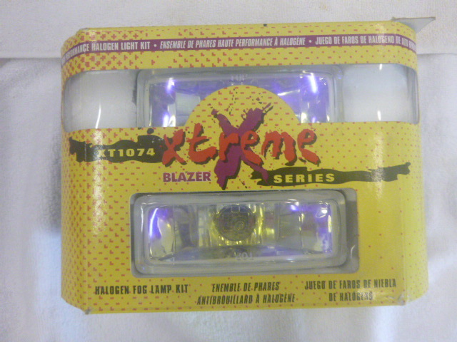 lot 15 image: Blazer Xtreme Series Halogen Fog Lamp Kit