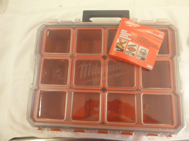 lot 40 image: Milwaukee 20 Jobsite Organizer