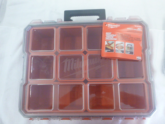lot 41 image: Milwaukee 20 Jobsite Organizer
