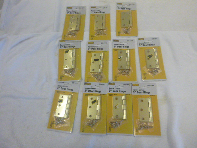 lot 72 image: 11 Project Square Corner Door Hinges