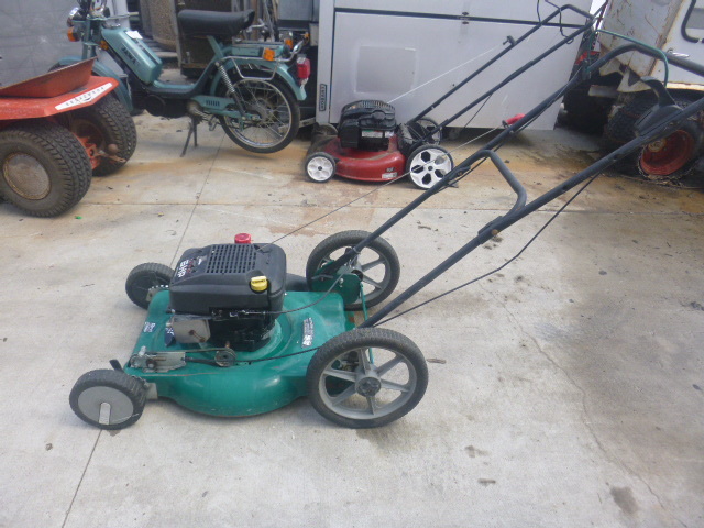 lot 8 image: Murray Ultra Push Lawn Mower