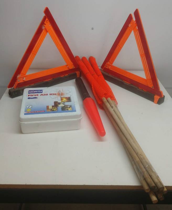lot 20 image: Caution Triangles & First Aid Kit