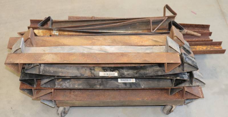 lot 32 image: Lot of Reel Braces & Misc Iron