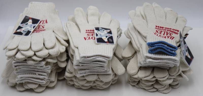 lot 38 image: Box of Chore Gloves