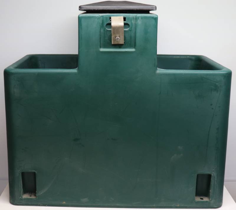 lot 95 image: Miraco Lil Spring 2900 6 gal Livestock Watering Tank