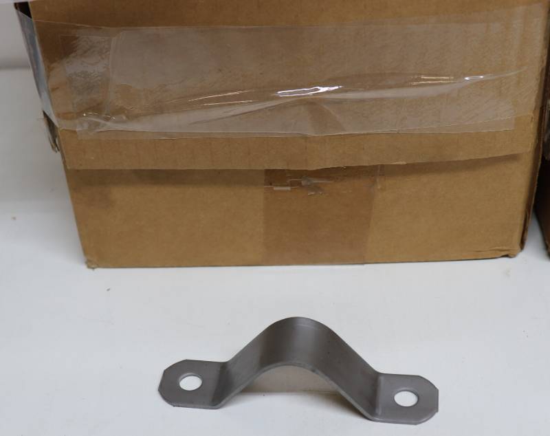 lot 101 image: Huge Lot of Steel Continuous Fence Clamps. Approx 830