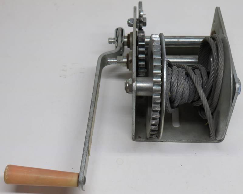 lot 105 image: All Purpose 2000lbs Capacity Winch