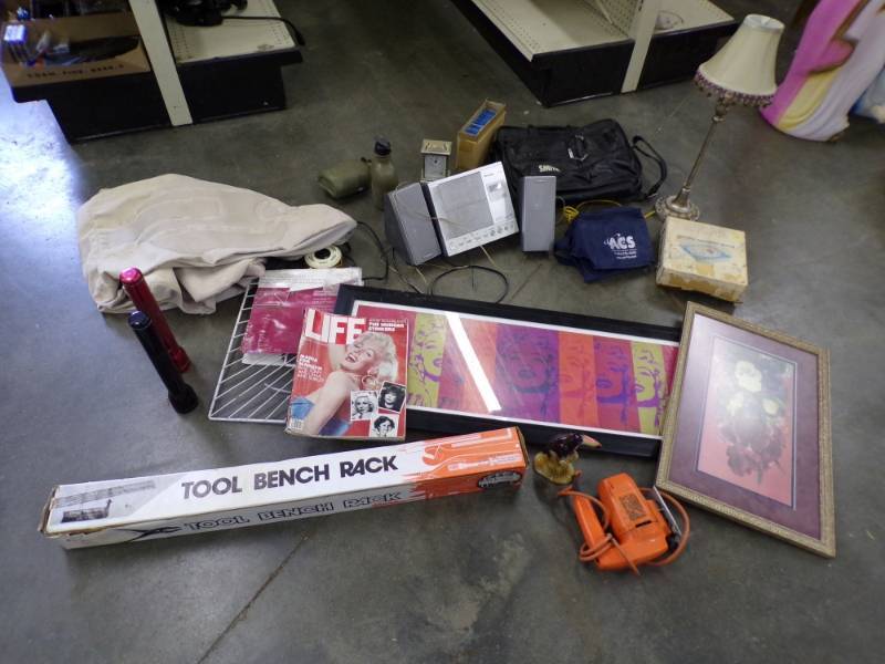 lot 52 image: Large Dcor Lot