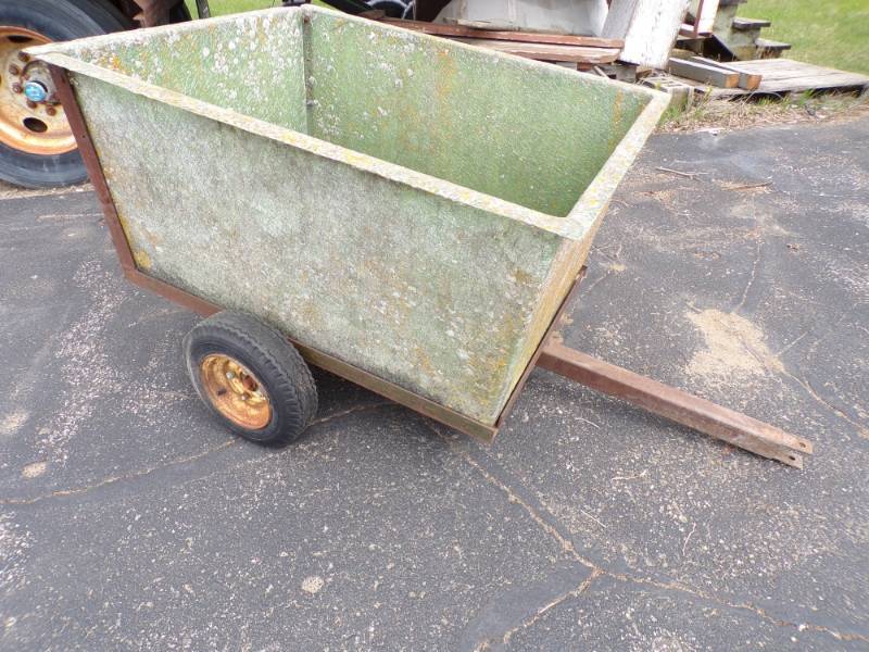 lot 3 image: Garden Trailer