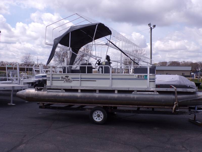 lot 5 image: 21 Palm Beach Pontoon with 35 HP Evinrude Motor and trailer