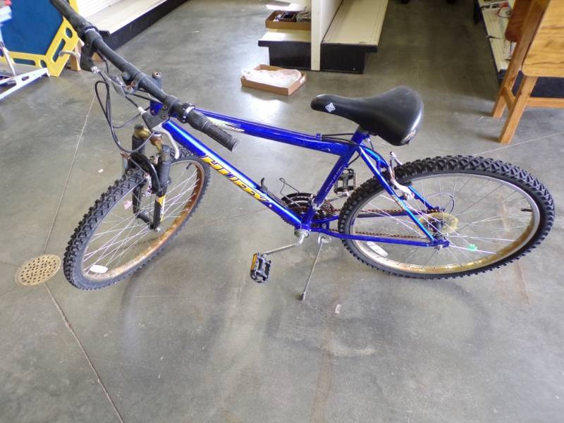 lot 10 image: Huffy Bike