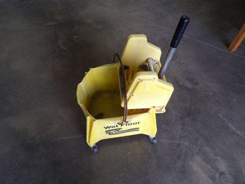 lot 20 image: Mop Bucket