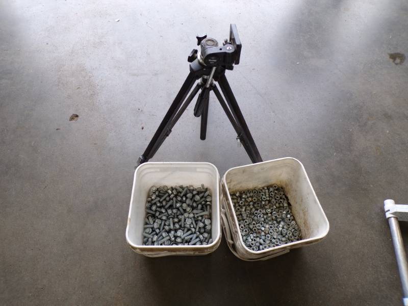 lot 23 image: Hardware and tripod