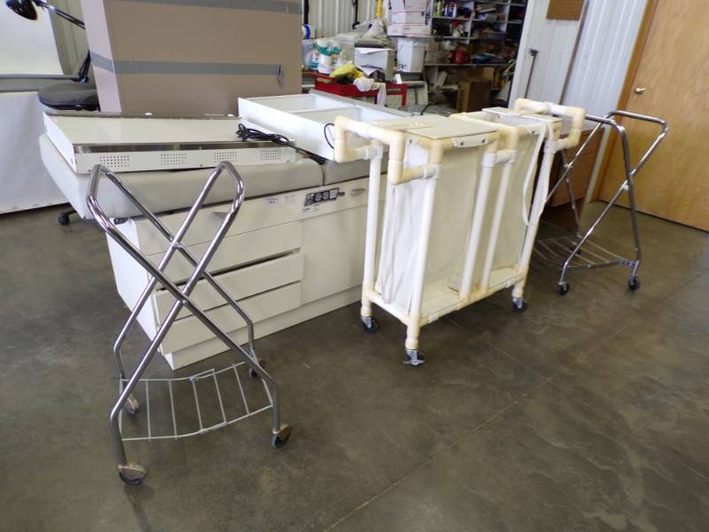 lot 31 image: Lot with Desk, exam table, sink, rolling carts and light tables
