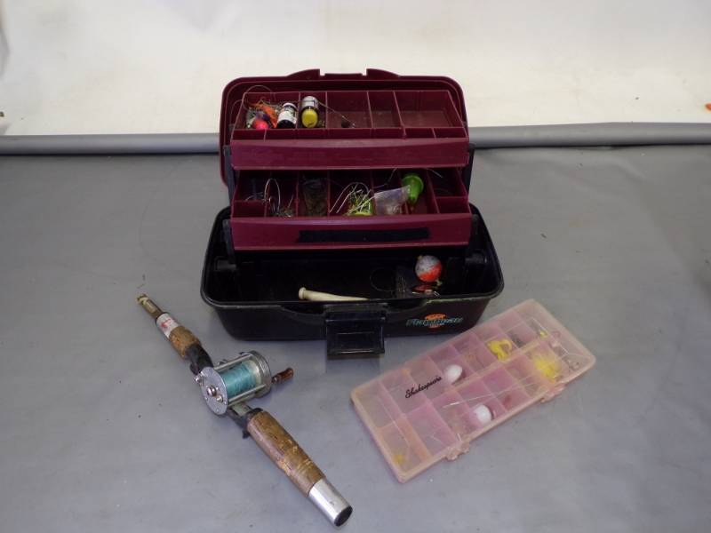 lot 33 image: Tackle Box with supplies and vintage reel
