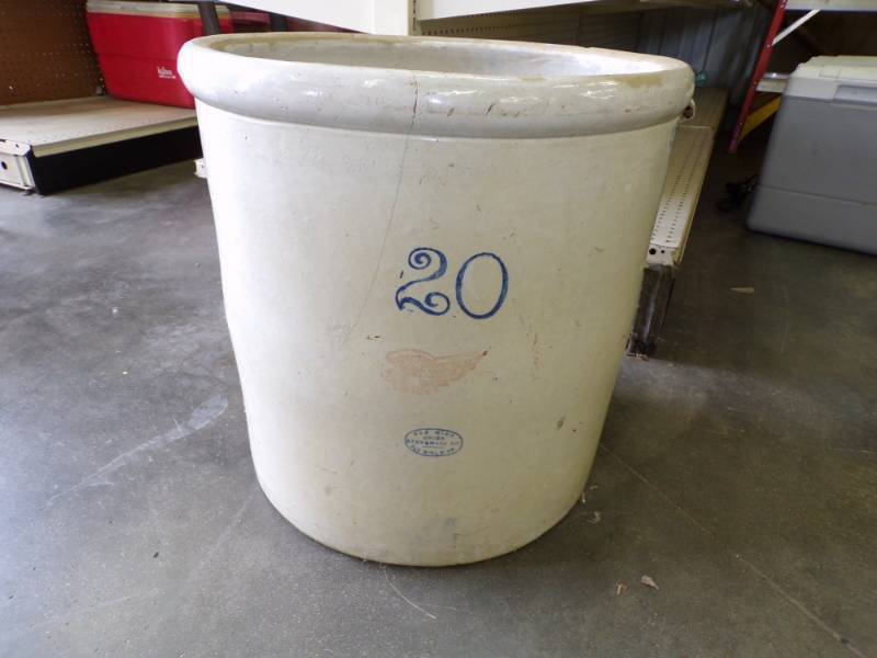 lot 40 image: 20 Gallon Red Wing Crock