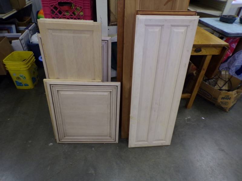 lot 48 image: Assorted Cabinet Doors