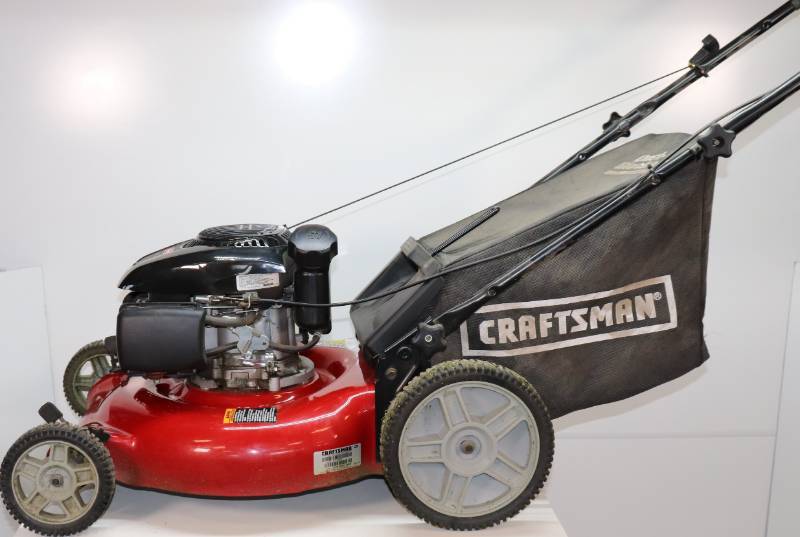 lot 2 image: Craftsmen 149cc Push Mower