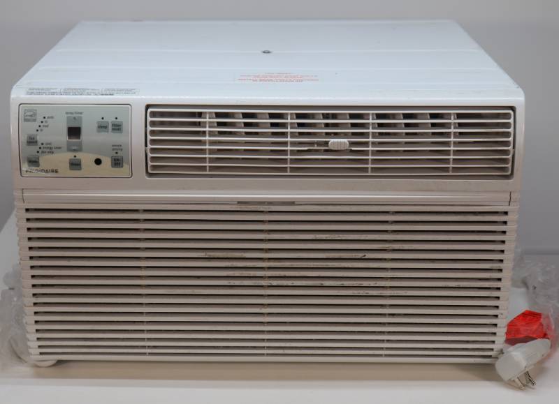 lot 5 image: Electrolux Air Conditioner 10,000btu 230V