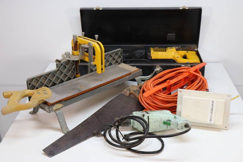 lot 23 image: Lot of Garage Items