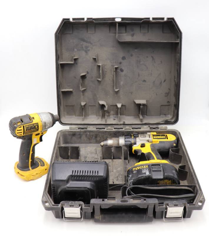 lot 24 image: Dewalt Drill Driver w Impact