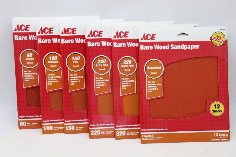 lot 28 image: 164 Sheets of Assorted Grit Bare Wood Sandpaper